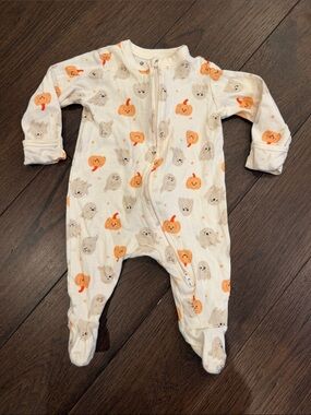 Old Navy Pumpkin Print Zipper One-Piece Size 0-3 Months - C39-144